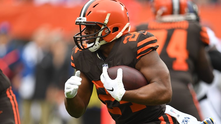 Nick Chubb of the Cleveland Browns plays against the Los Angeles