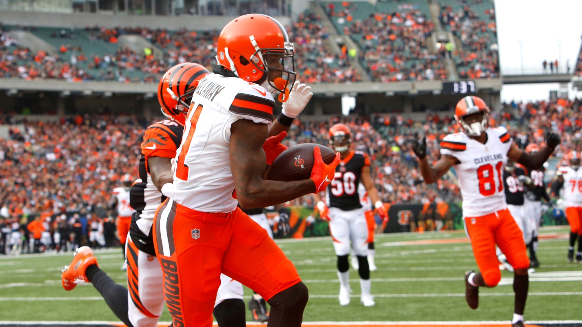 RECAP: Cleveland Browns Break 25-game Road Losing Streak With 35-20 Win ...