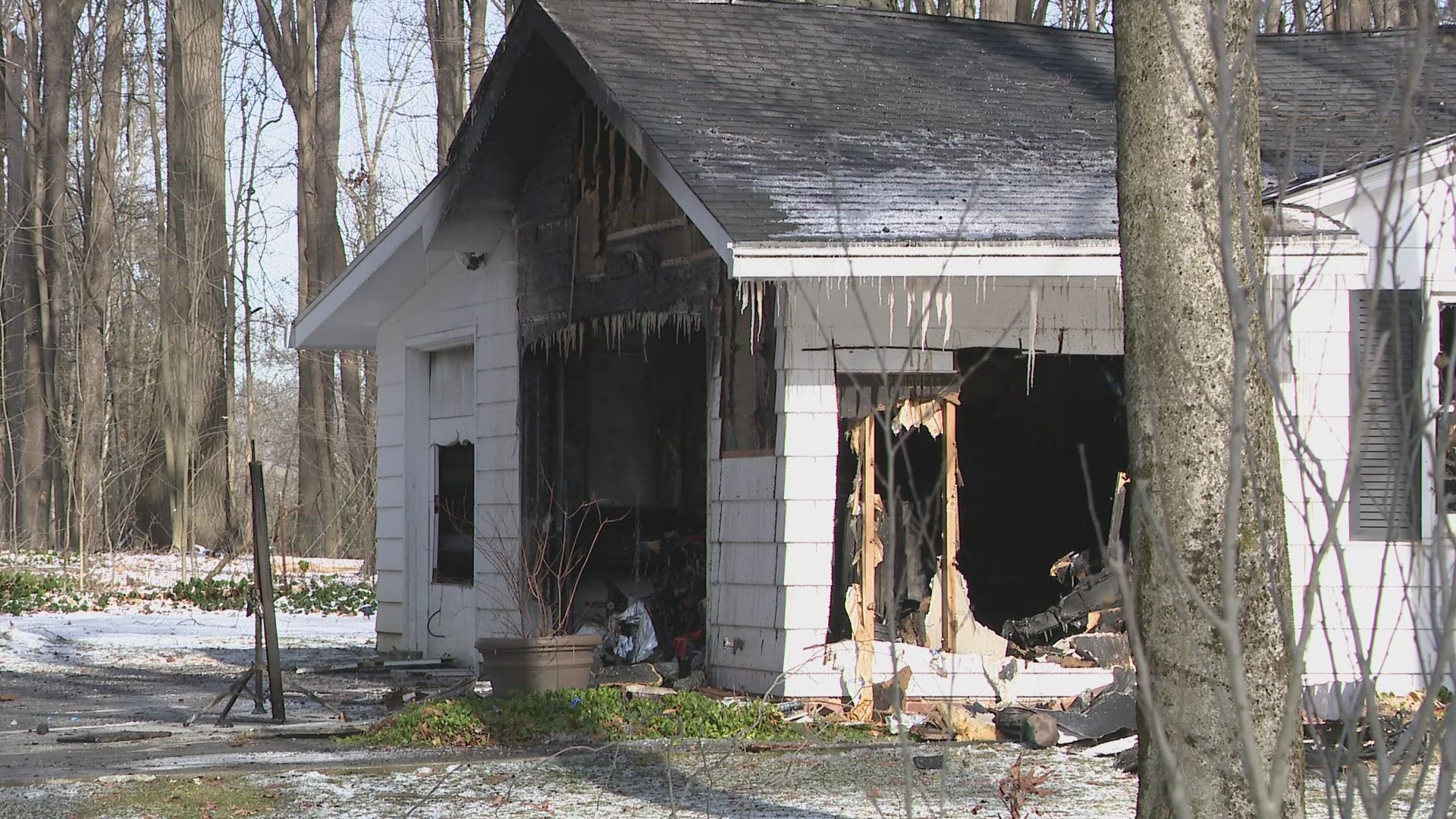 A Solon fire lieutenant had cold exposure injuries to his hands. Another Solon firefighter sustained minor injuries when a ceiling collapsed on him.