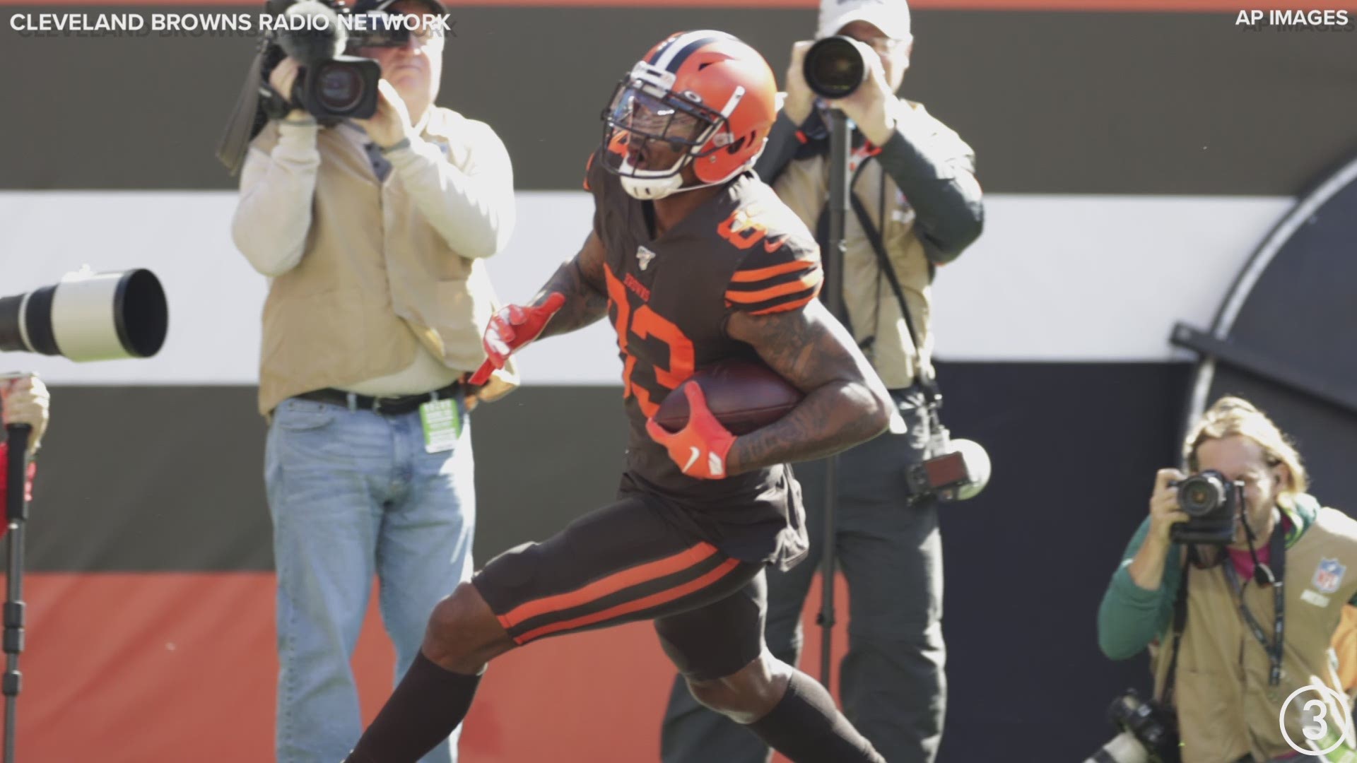 Quarterback Baker Mayfield threw a 31-yard touchdown pass to tight Ricky Seals-Jones to extend the Cleveland Browns’ lead over Seattle early in the second quarter.