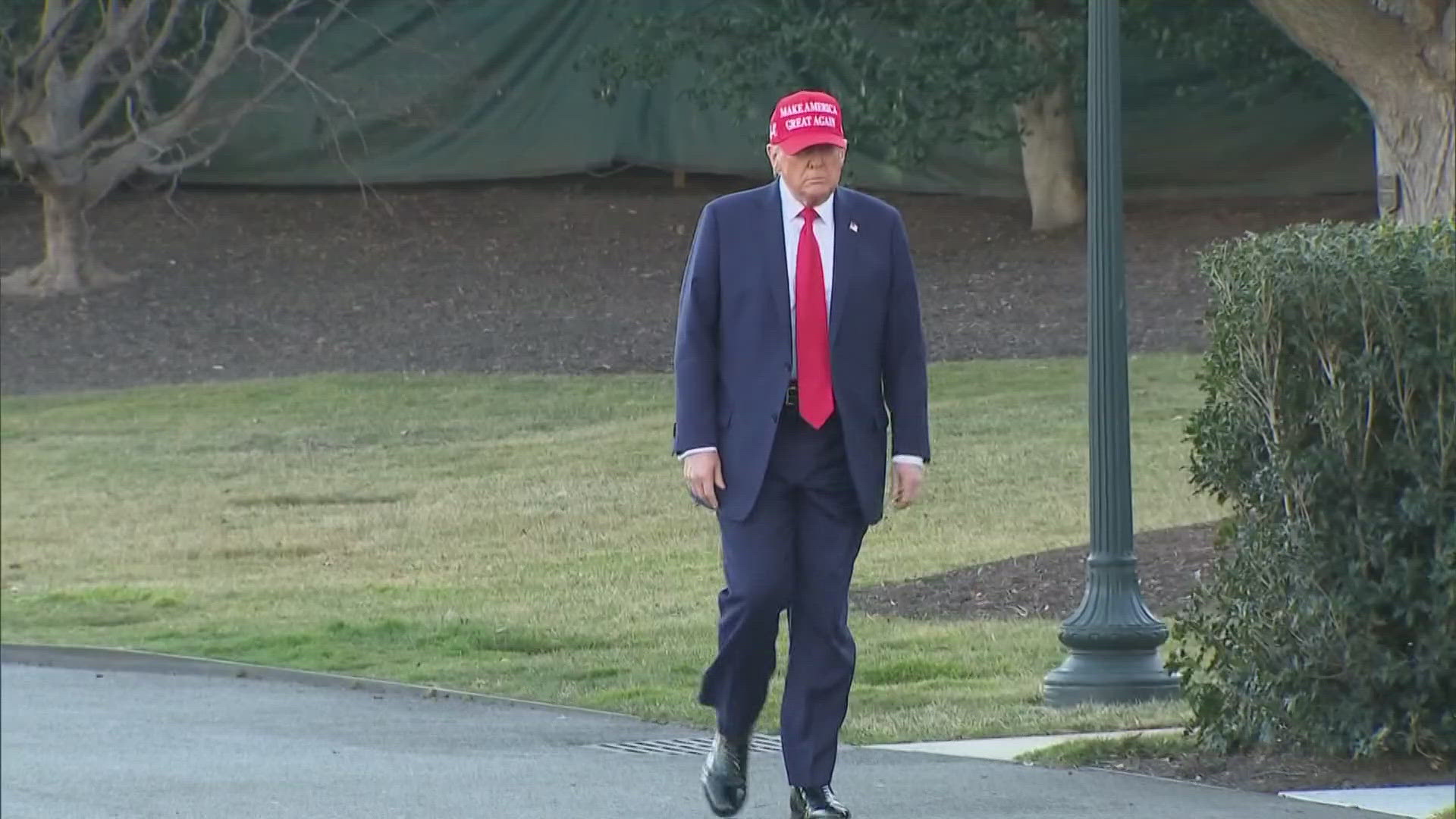 Trump says 25% tariffs on Mexican and Canadian imports will start ...