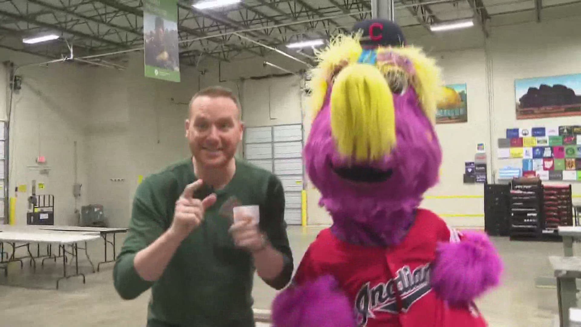 3News' Mike Polk Jr. was a celebrity guest in the 'Supermarket Challenge' to mark the official kickoff of Harvest for Hunger. He teamed up with Slider the mascot.