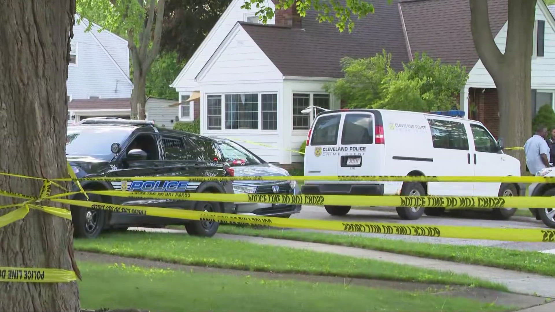 3News’ investigative reporter Lynna Lai found that 66-year-old Bryan Hurt had a history of violence and prison time.