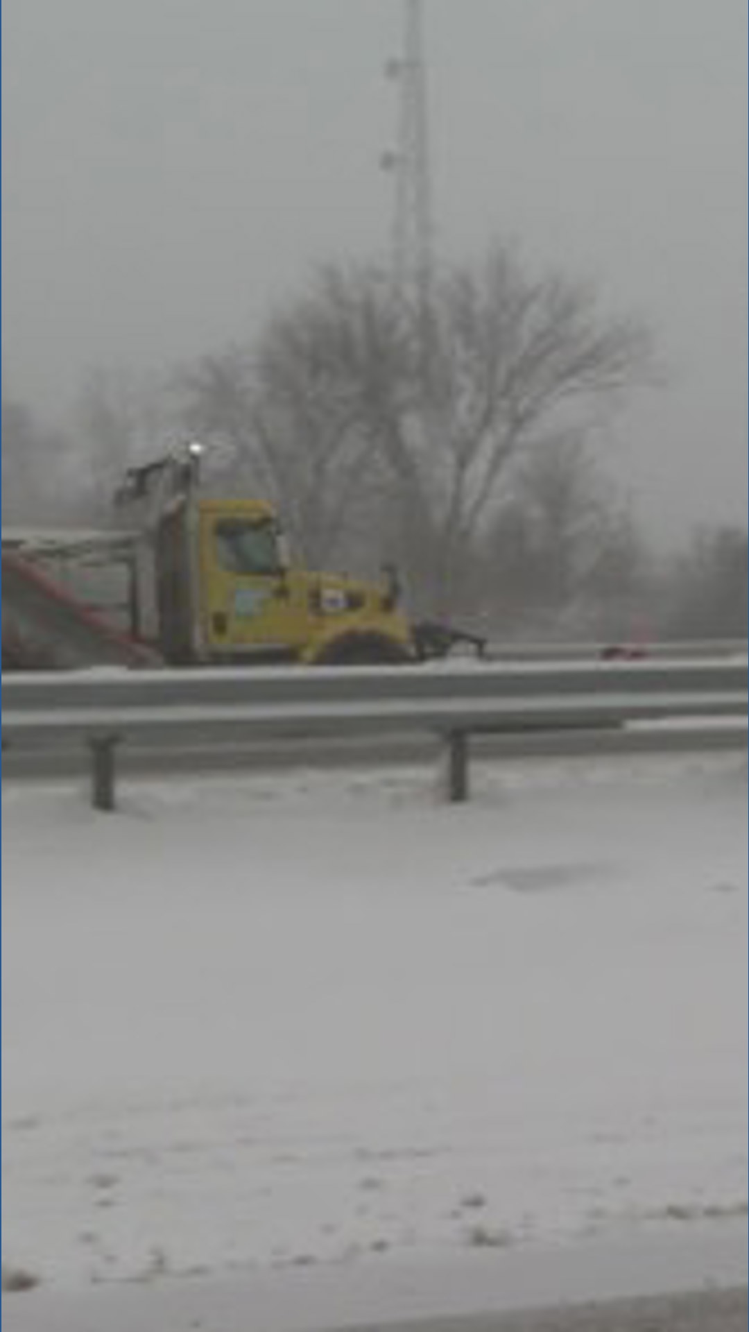 Ohio Turnpike crews continue to clear heavy snowfall off the road in ...