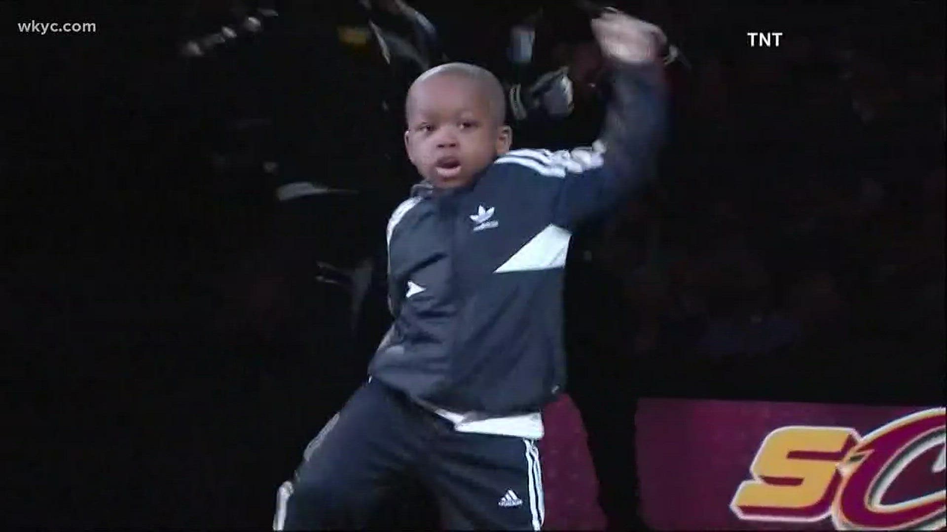 5-year-old Tavaris Jones puts on show during Cavs-Warriors game