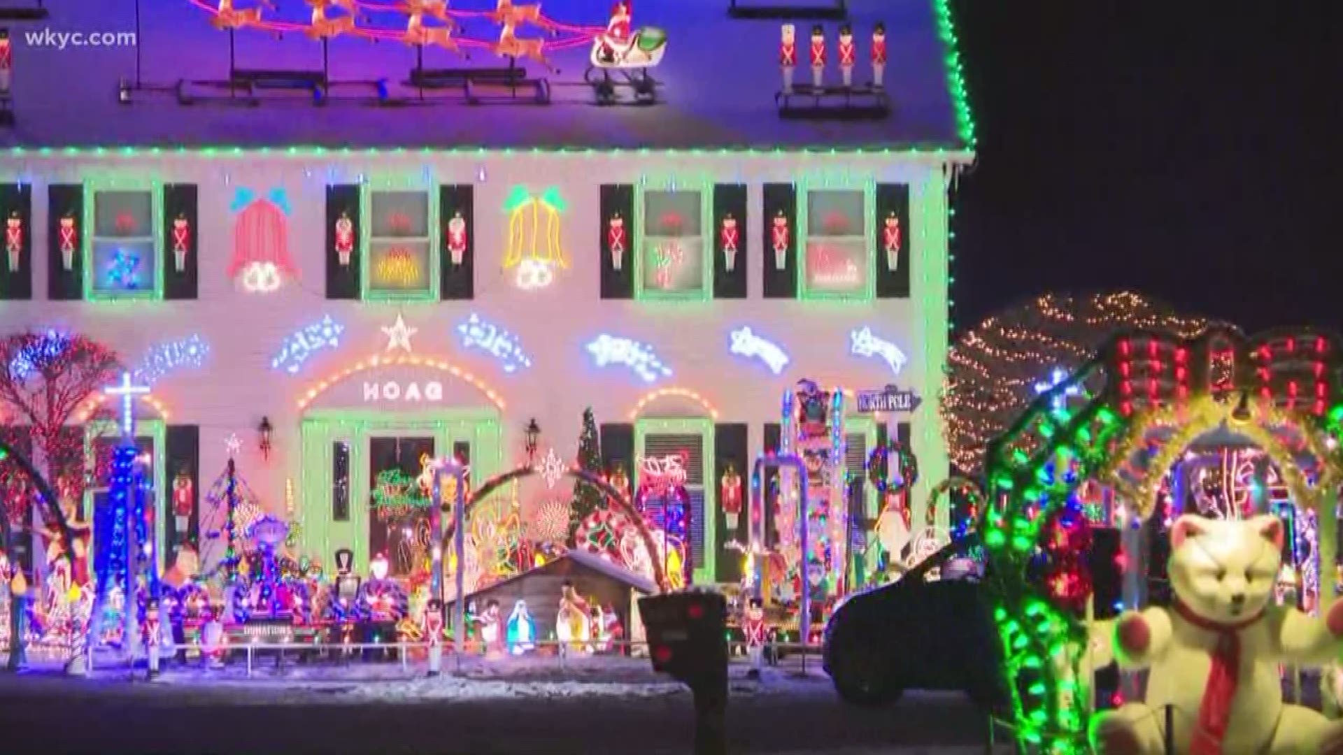 Strongsville's Crown Point holiday light tradition continues