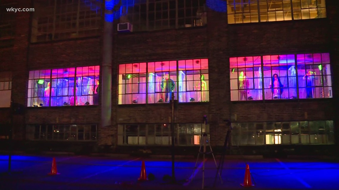 Theatre performs Halloween show in windows of Cleveland building