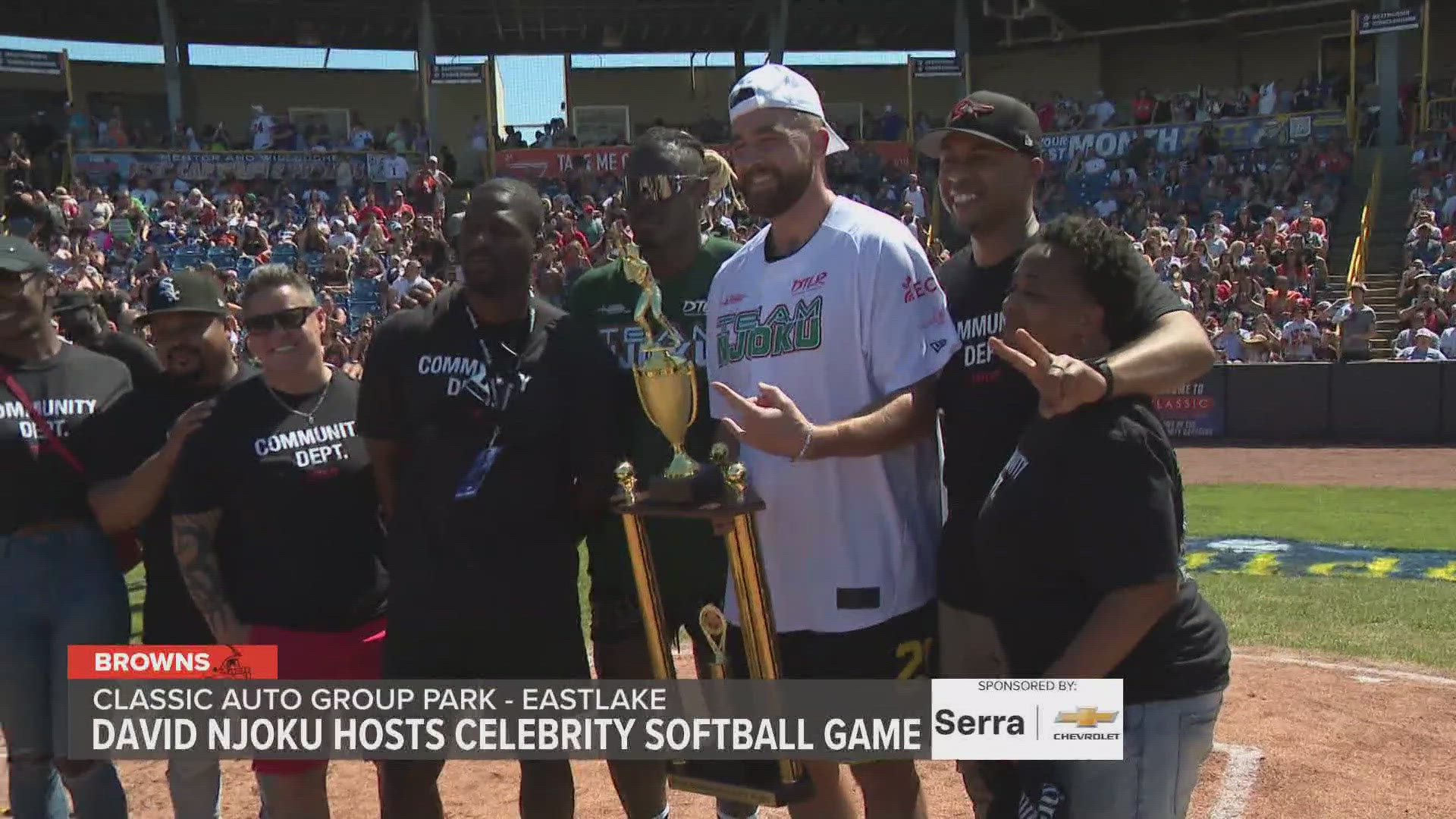 Travis Kelce wins home run contest at David Njoku Celebrity Softball Game  in Eastlake