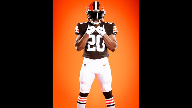 Nick Chubb shows off new Browns jersey with TikTok dance