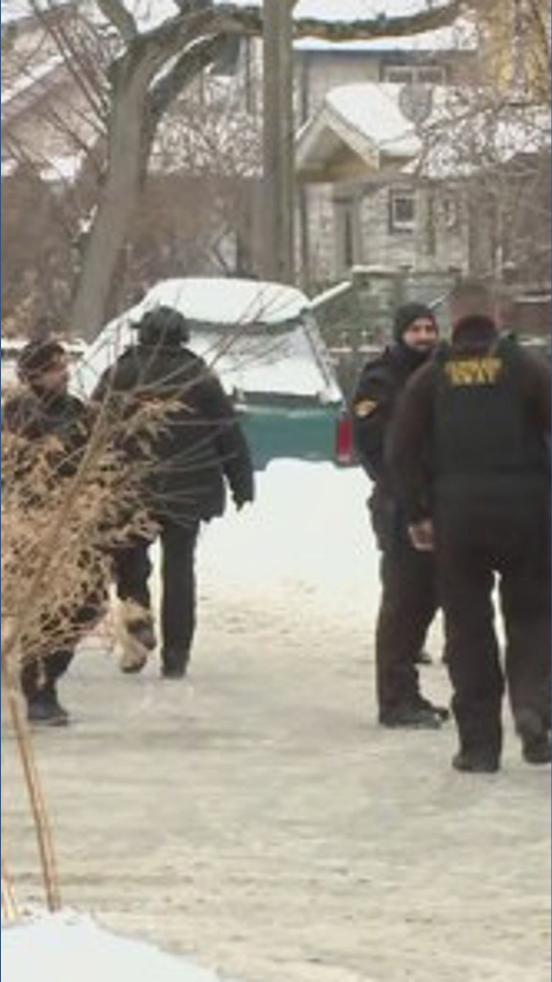 Cleveland police: Man arrested following barricade situation on ...