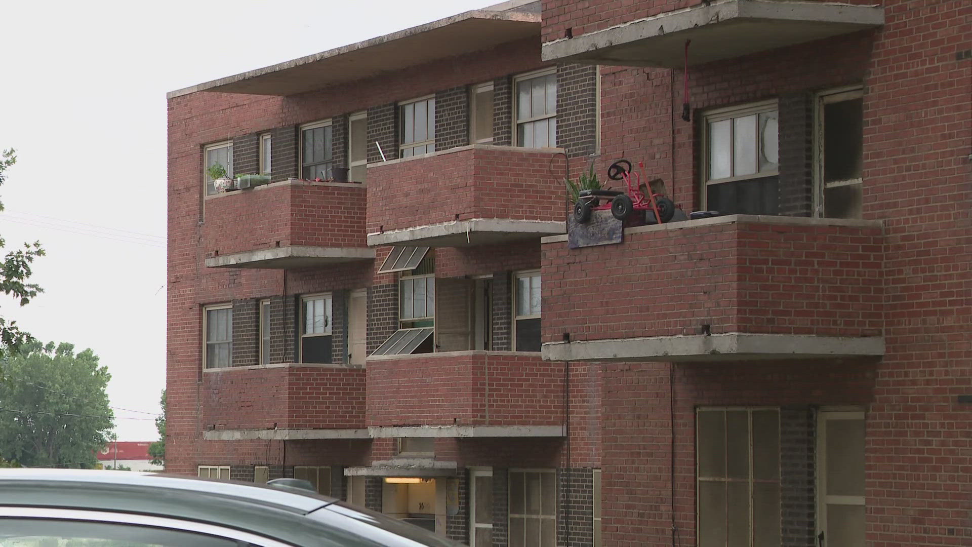 3News team coverage of the latest report on the Cleveland Metropolitan Housing Authority's failure to report/comply with federal regulations.