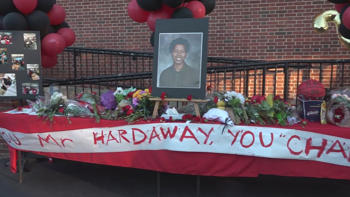 'Najee's life was extraordinary': Vigil honors beloved Shaker Heights teacher Najee Hardaway