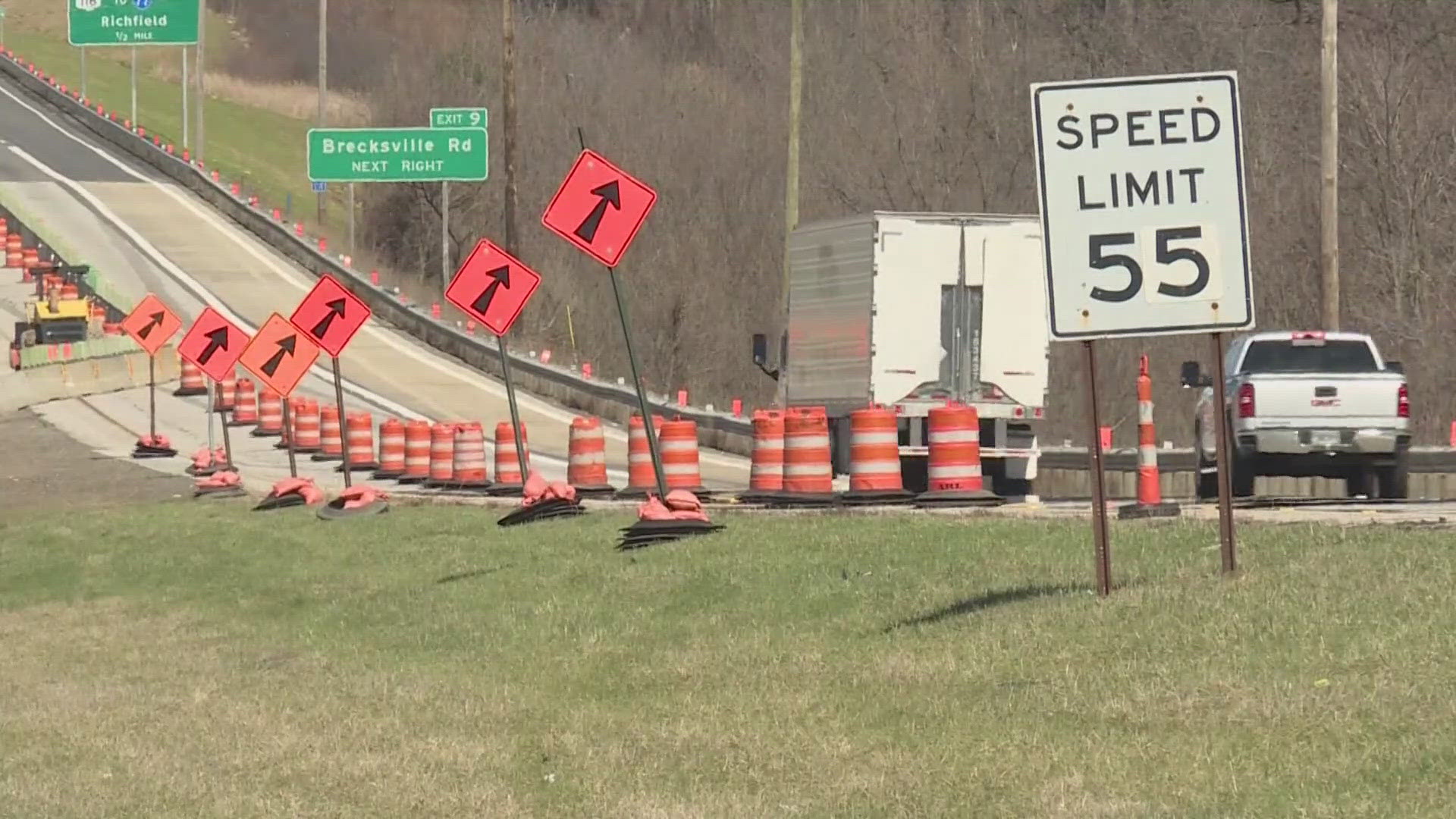 Ohio has more than 500 active road construction zones, with 950 more road projects planned before summer ends.