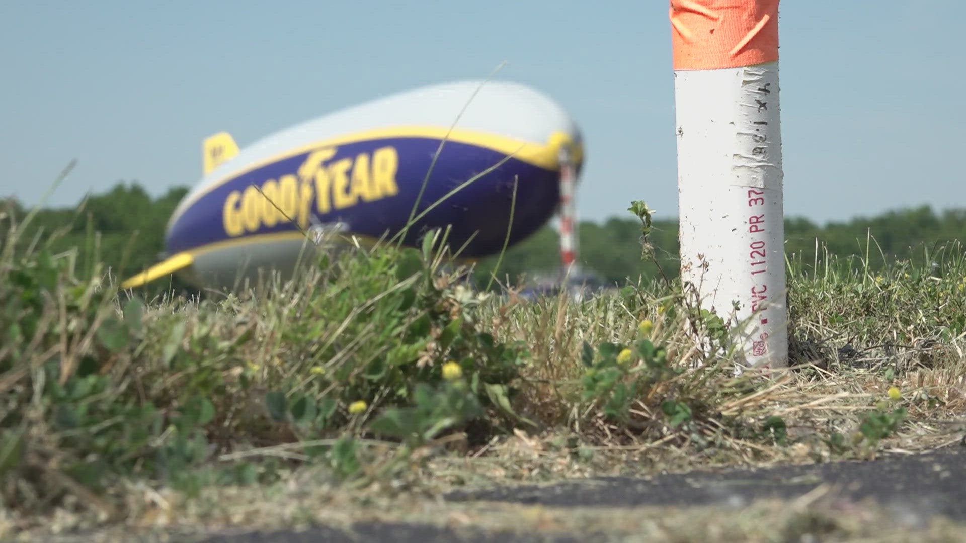 タイムセール！BLIMP Akron celebrates first ever blimp day as 2 Goodyear Blimps fly