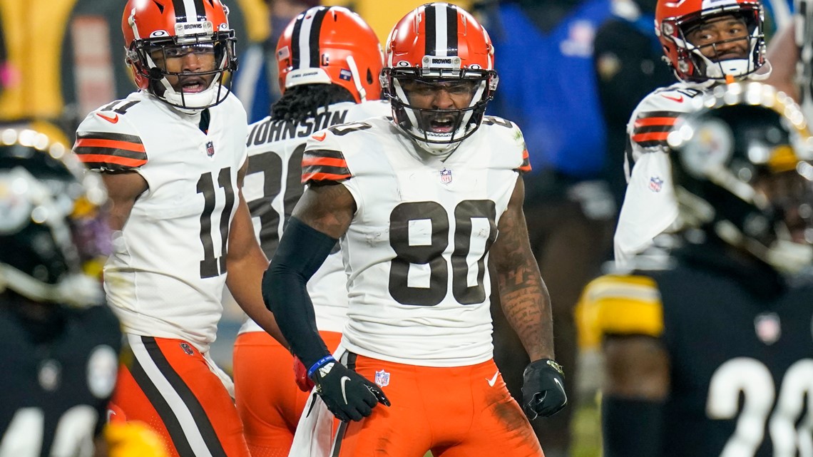 Browns stun Steelers in wildcard playoffs, 48-37