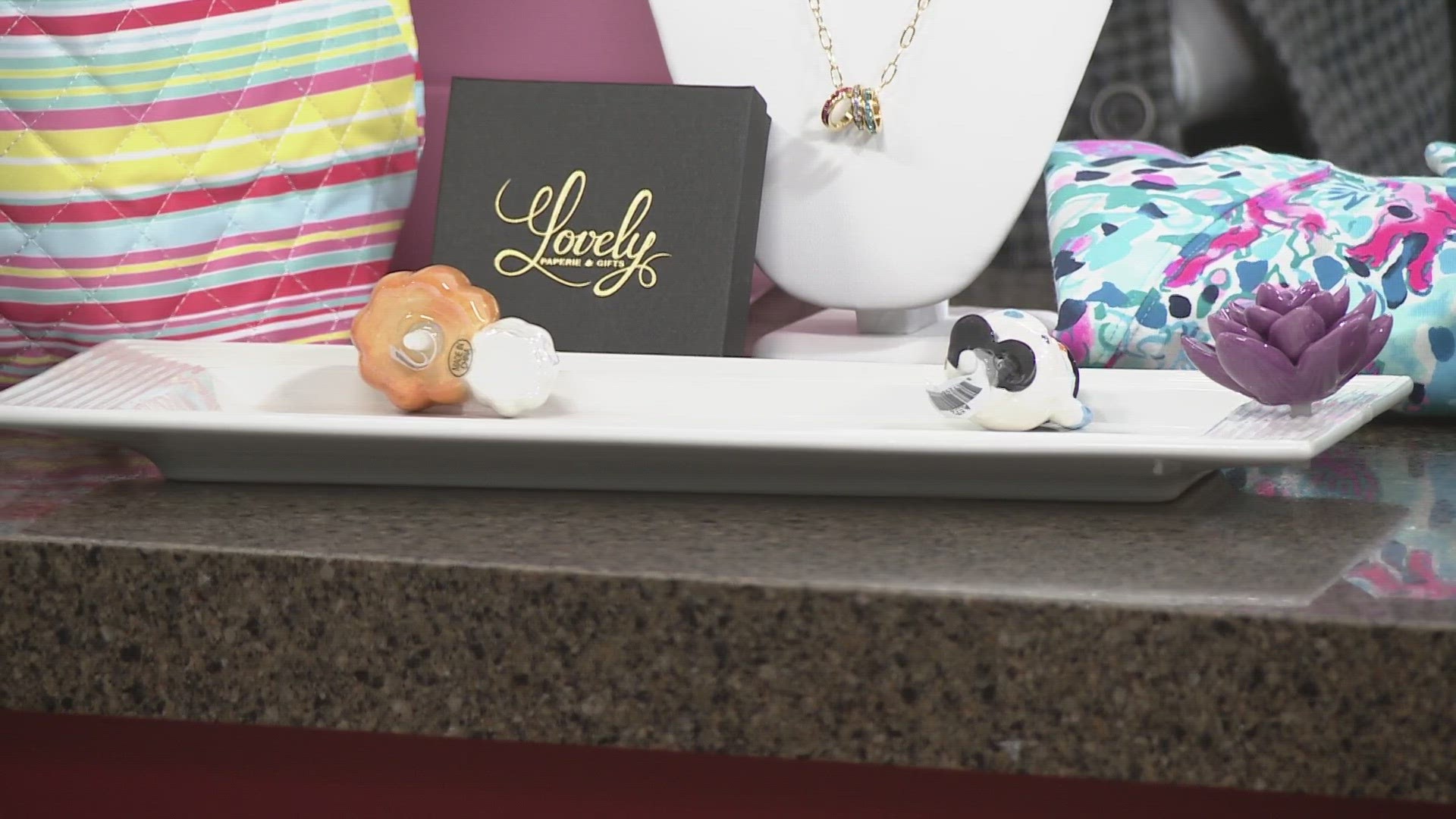 Mother's Day is Sunday. Haven't bought a gift yet? 3News Style Contributor Hallie Abrams is here to share some great local gift ideas.