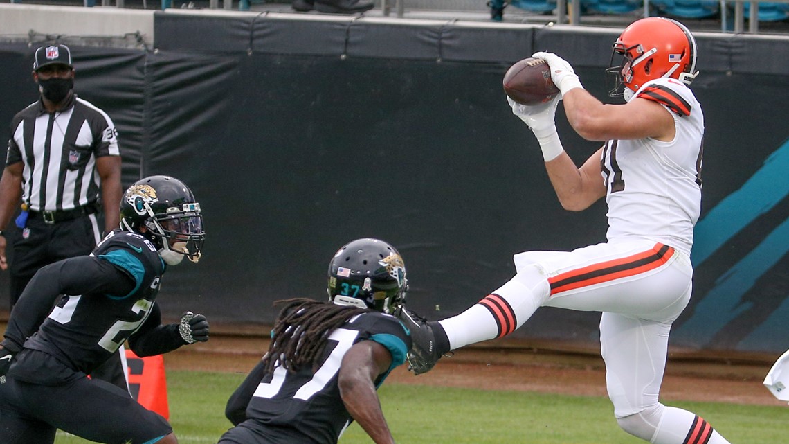 Baker Mayfield throws 2 TDs, Browns hang on for 27-25 win over Jaguars