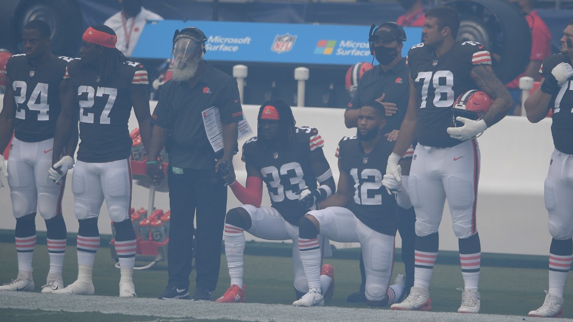 Group Of Cleveland Browns Players Kneel, Huddle During, 48% OFF