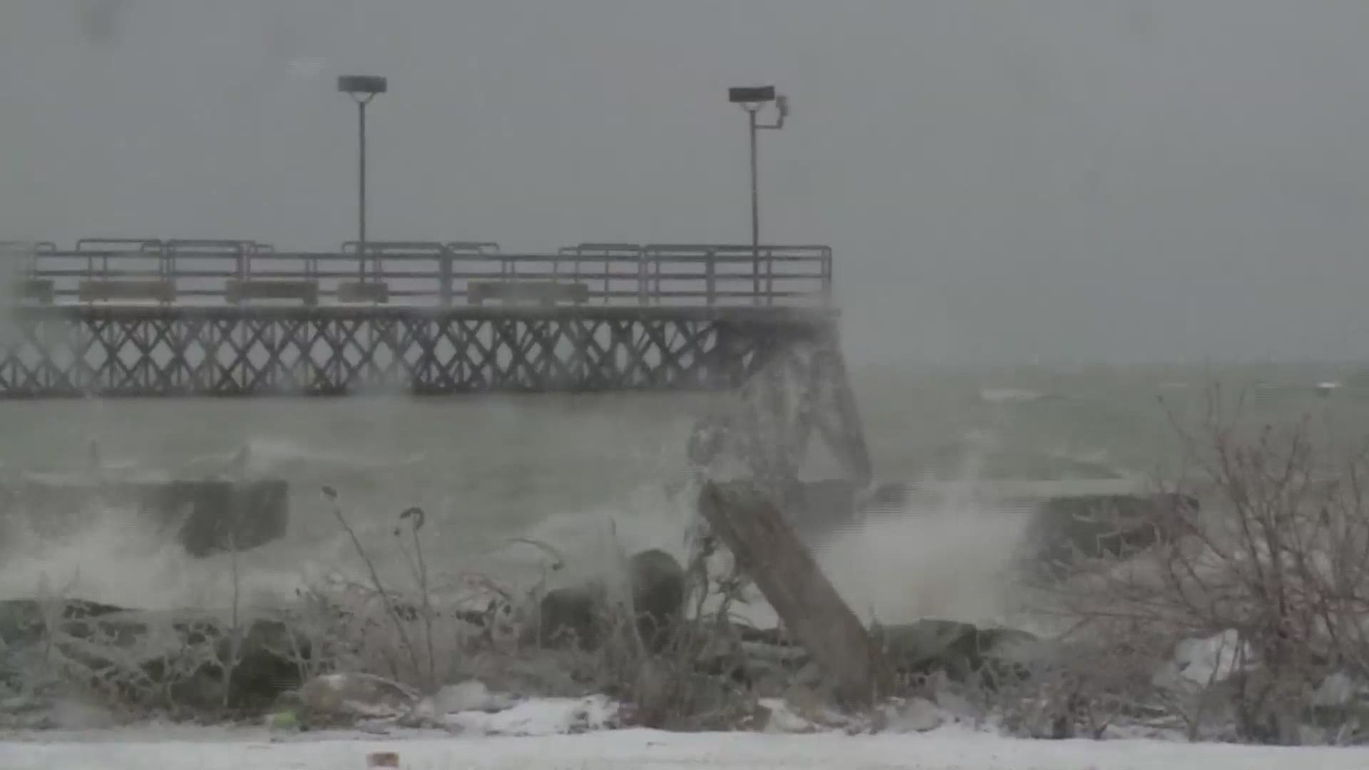 10+ foot waves possible along Lake Erie amid gale warning