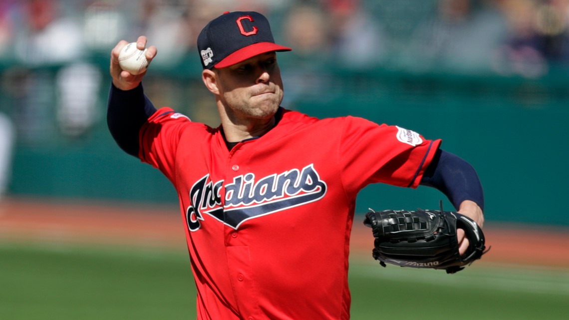 Mending Indians ace Corey Kluber stays busy with ProCamp day at Mentor High  – News-Herald