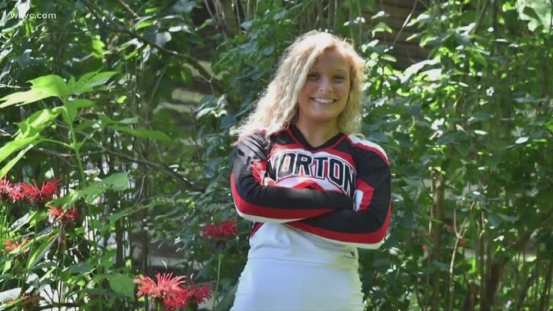 The 16-year-old cheerleader collapsed during the homecoming dance. Andrew Horansky reports.
