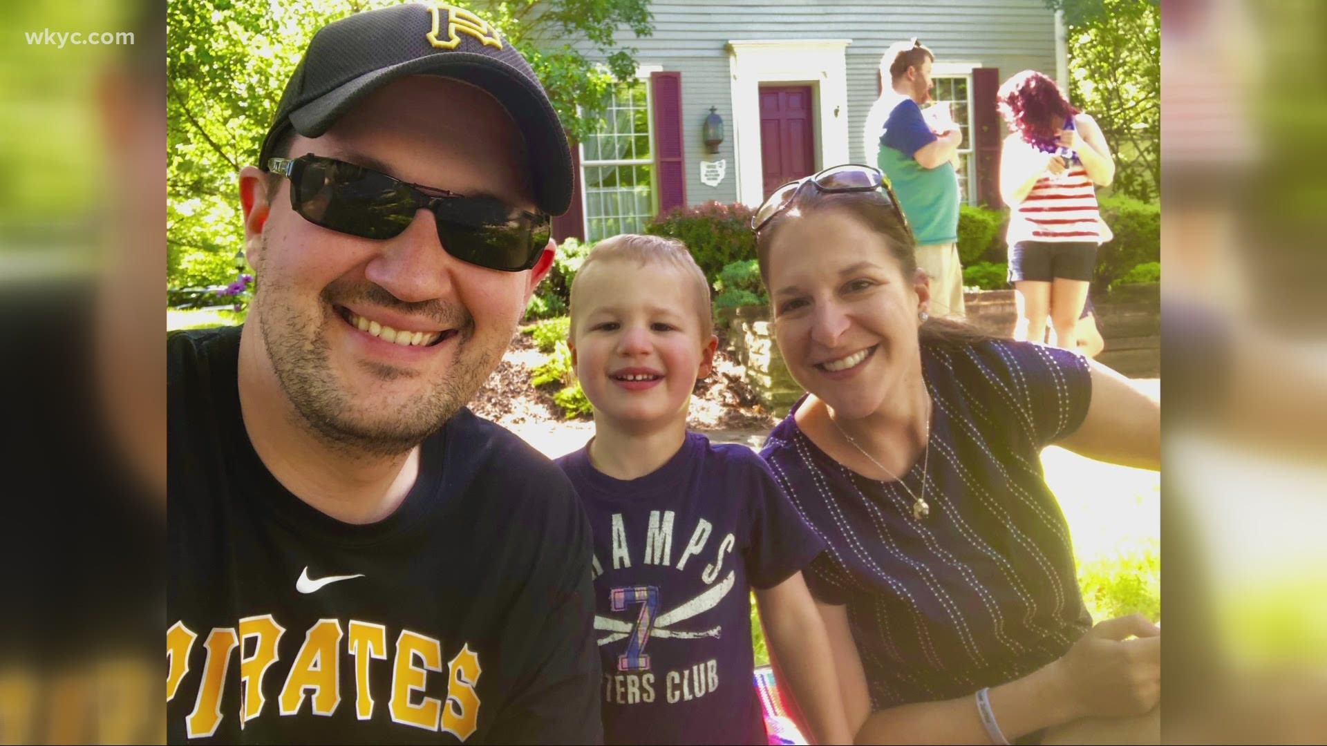 A local dad running a full marathon around the hospital where his son is staying for cancer treatment. Lindsay Buckingham has the amazing story.