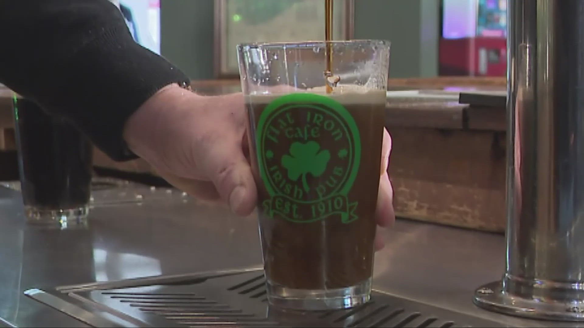 3News' Austin Love stops by the Flat Iron Cafe in Cleveland to learn the right way to pour Guinness.