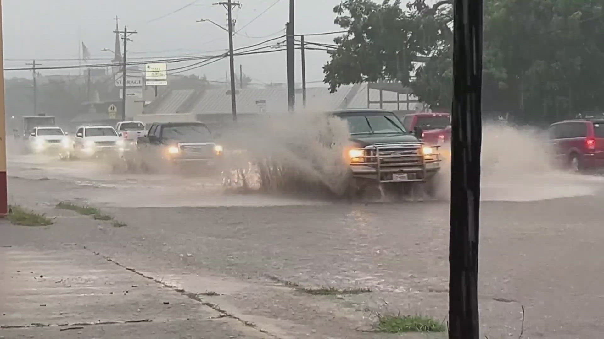 Search for central Texas flooding victims paused amid fresh flood ...