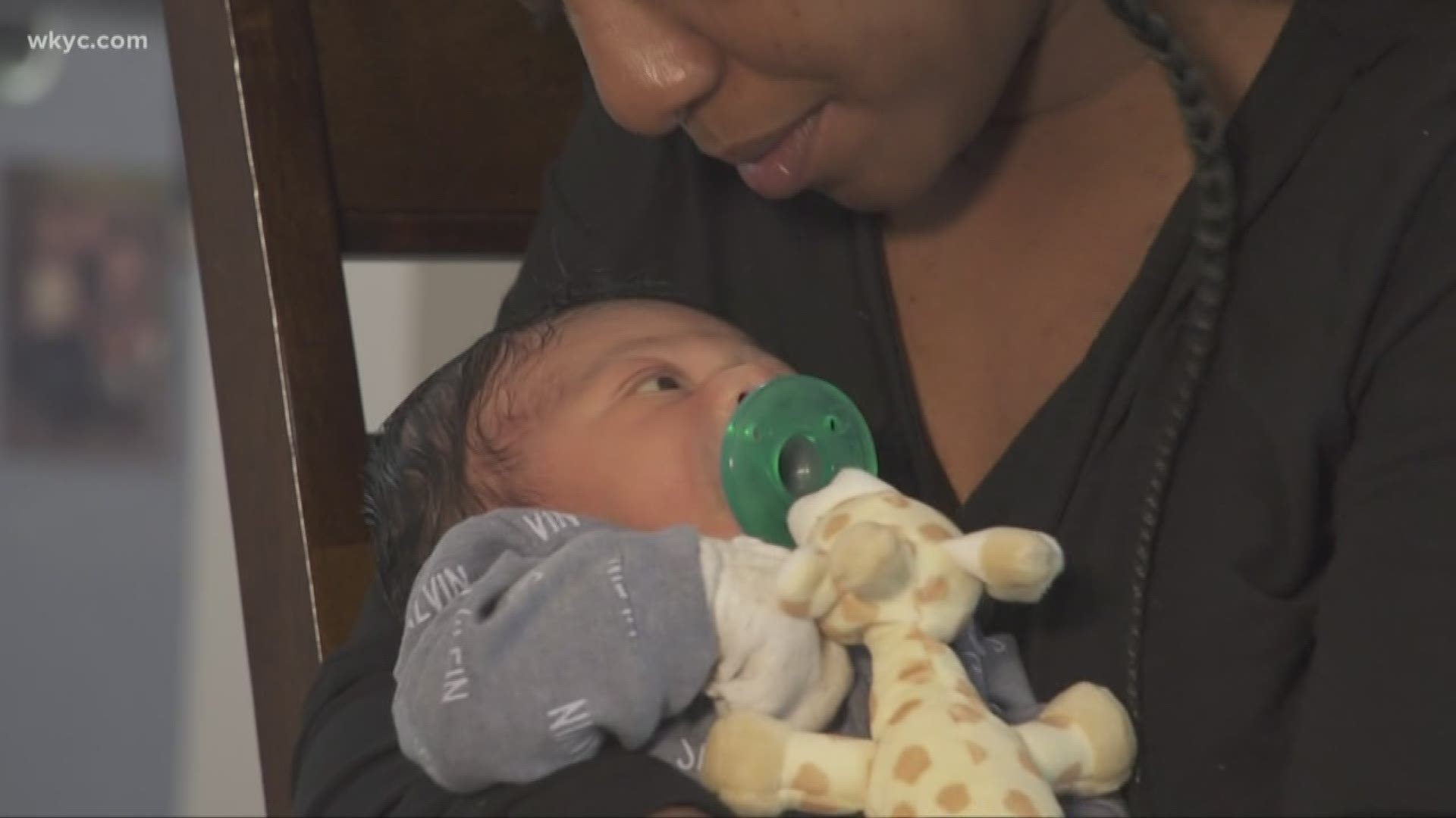 Midwives, doulas and birthing centers report uptick in business since virus outbreak. Monica Robins reports.