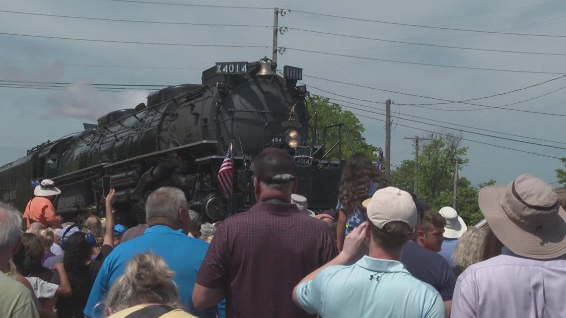 Historic Union Pacific Big Boy locomotive No. 4014 makes multiple