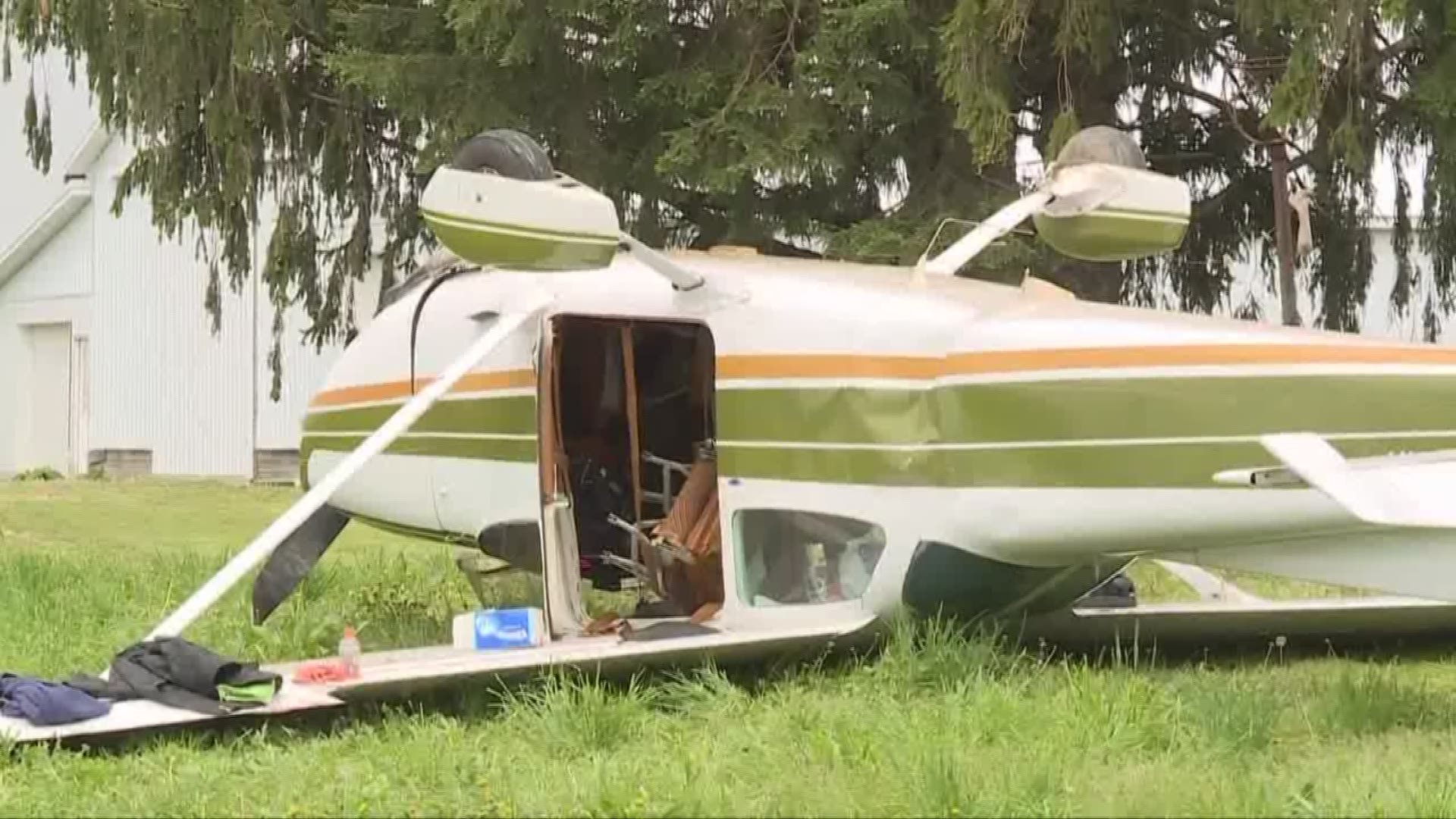 Minor injuries reported after small plane crashes in Wayne County