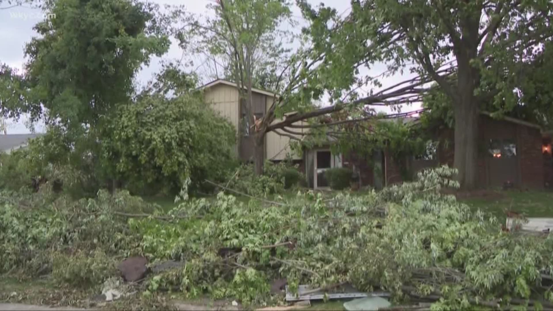 Ohio tornado victims are picking up the pieces
