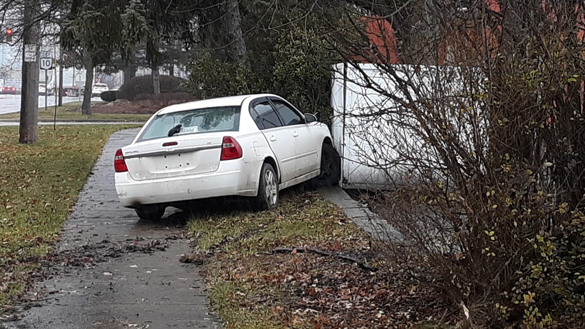 Suspect arrested after fleeing car crash in North Olmsted