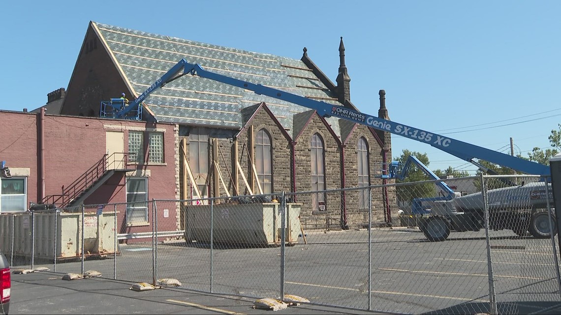 New Life at Calvary Church installs temporary roof after tornado - Vimarsana News