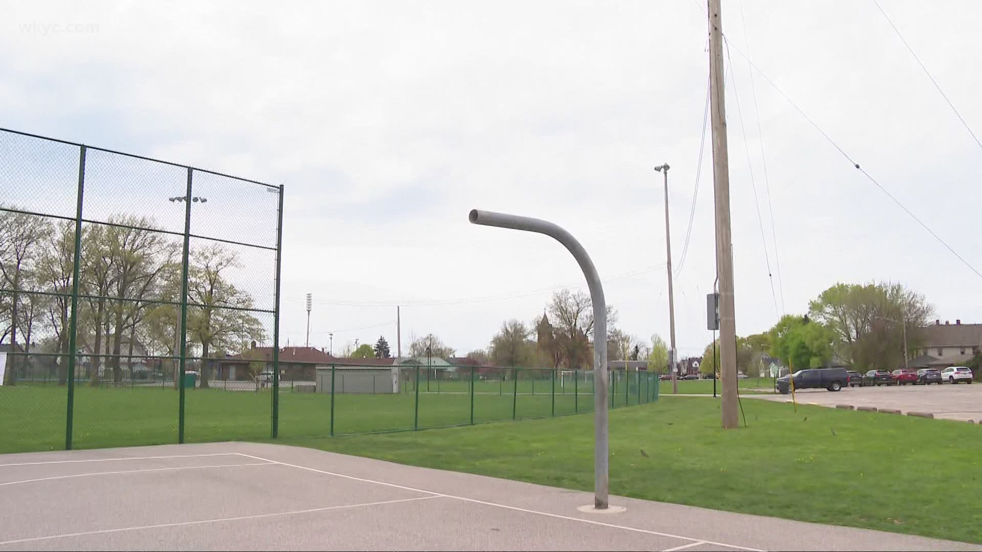 Lakewood residents raise questions after basketball hoops removed wkyc