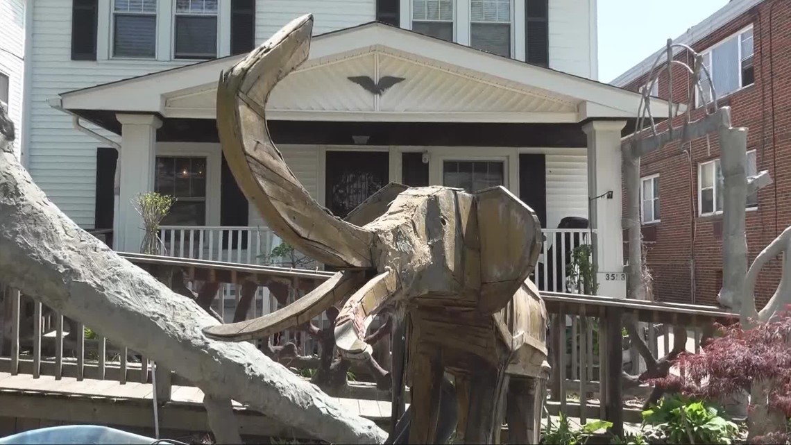Mike Polk Jr. takes a 'Front Row' look at Cleveland dinosaur house