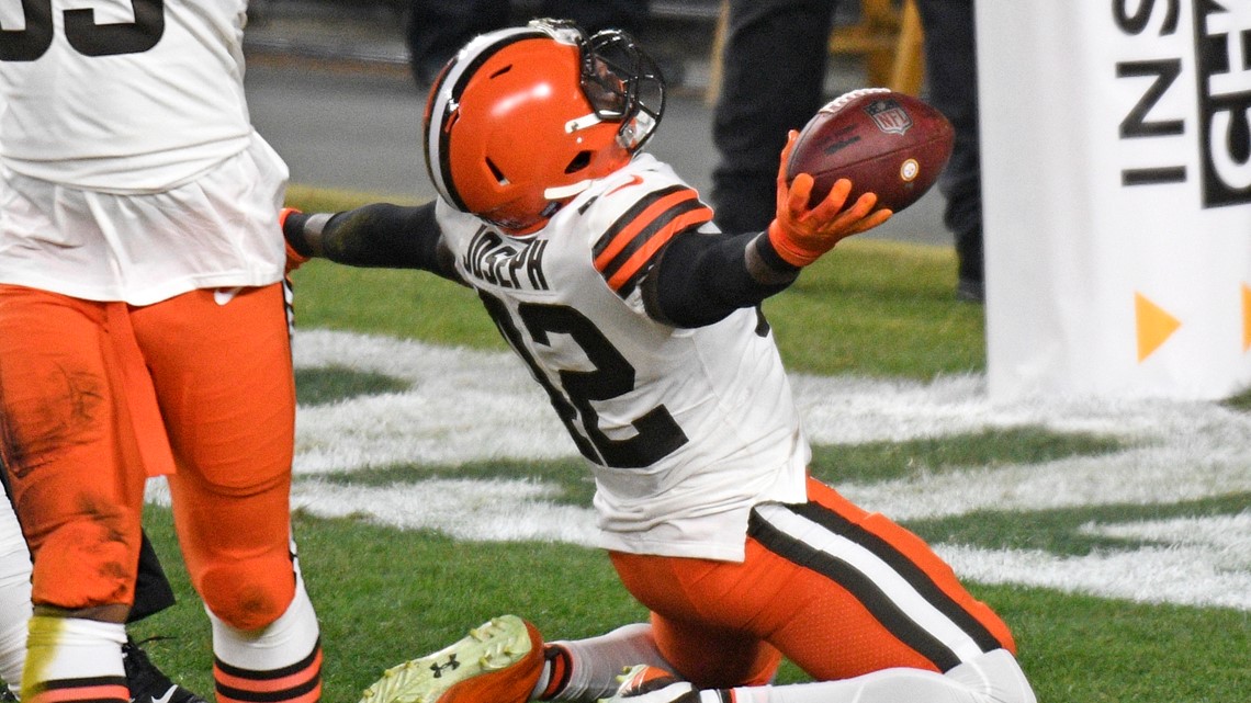 Browns recover fumble for touchdown on 1st play vs. Steelers