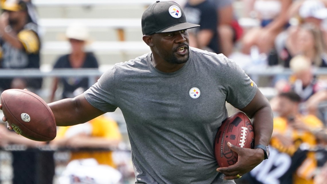 Report: Broncos to interview Brian Flores, Sean Desai for DC position