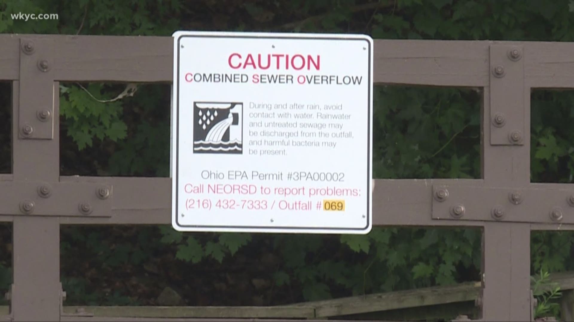 Raw sewage flows into Lake Erie: Swimming advisory at Edgewater Beach