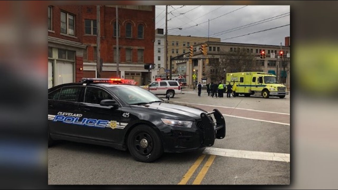 1 dead in 5car crash on Cleveland’s east side video