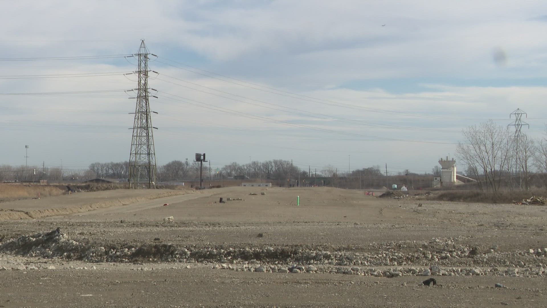 Browns owners Dee and Jimmy Haslam say the two top options are to renovate the current stadium on the lakefront or build a new one in the suburbs.