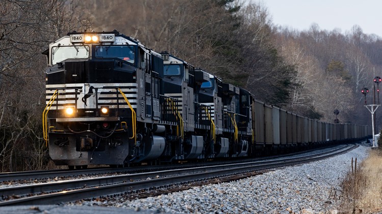 Norfolk Southern abandons push for one-person train crews