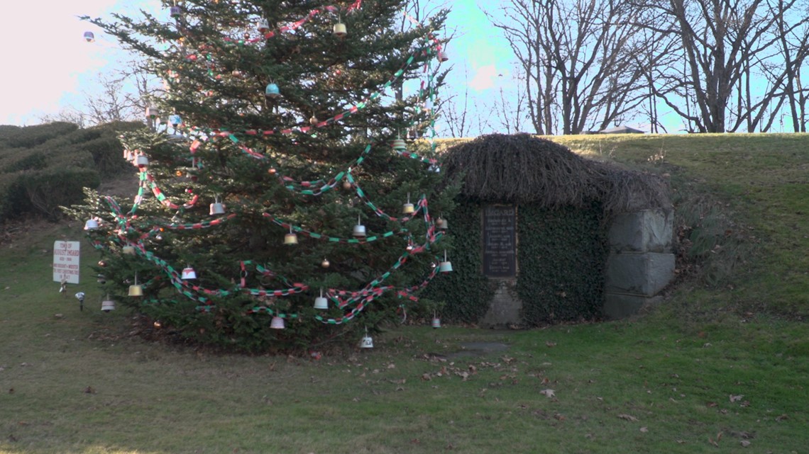 Leon Bibb on the American Christmas tree origin debate - Vimarsana News