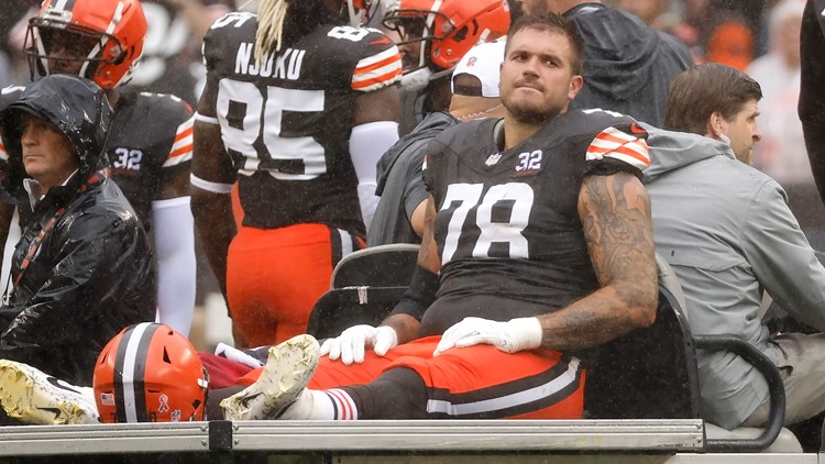 Cleveland Browns offensive tackle Jack Conklin (78) gets set at