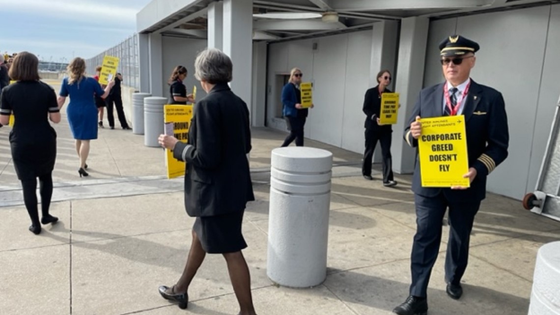 United Airlines flight attendants picket in Cleveland | wkyc.com