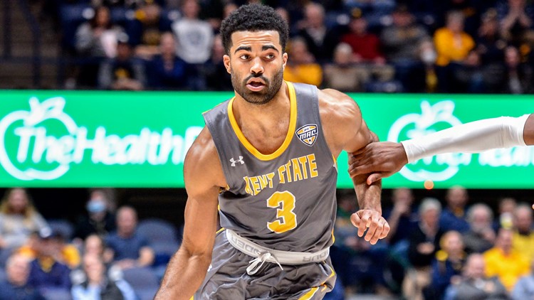 Sincere Carry scores 32 to carry Kent State past Akron 67-55