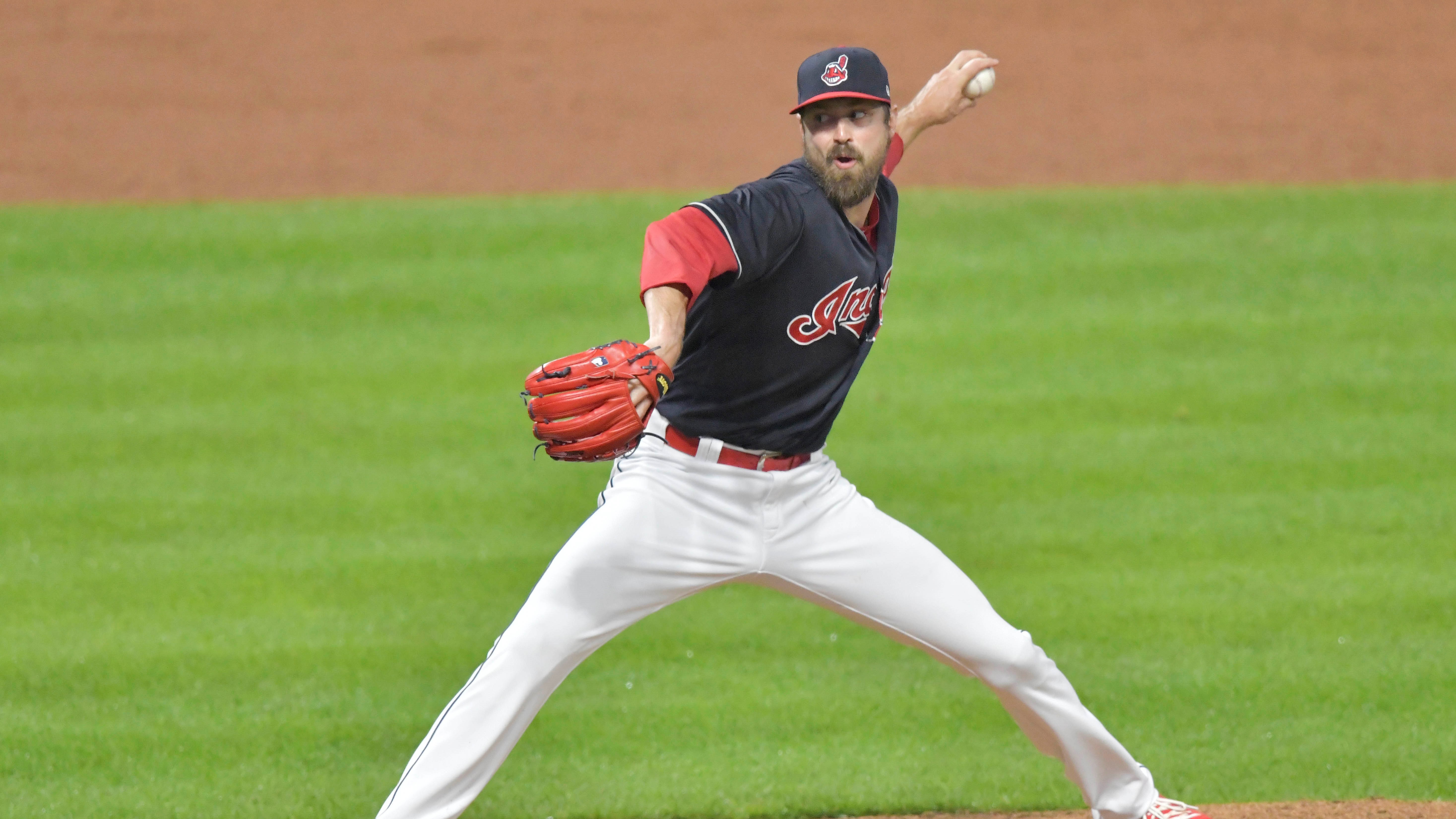 Former Cleveland Indians reliever Andrew Miller signs with St