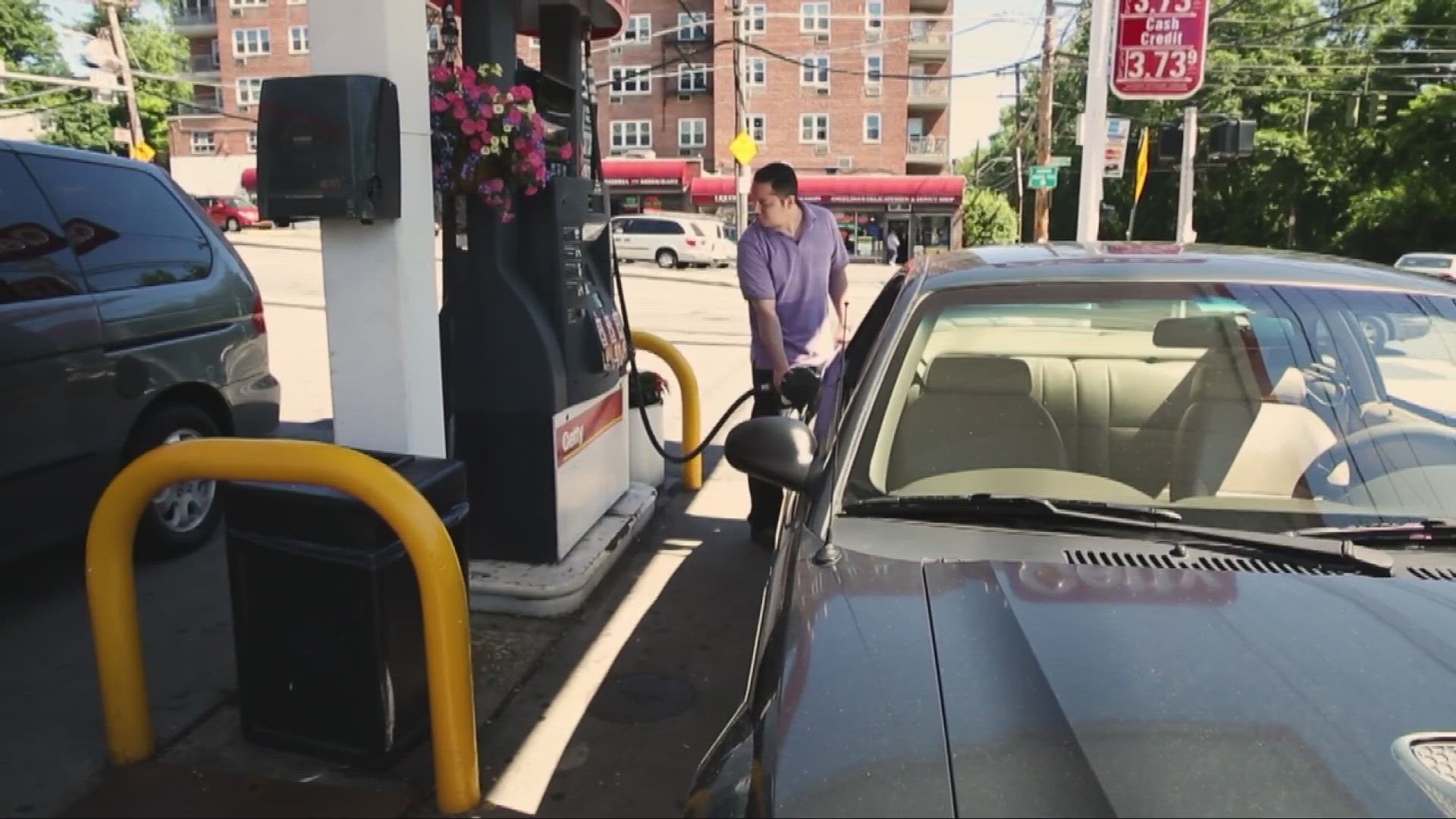Consumer Reports investigates into whether or not buyers are footing the bill for greener cars.  Christi Paul as the results in today's Money Report.