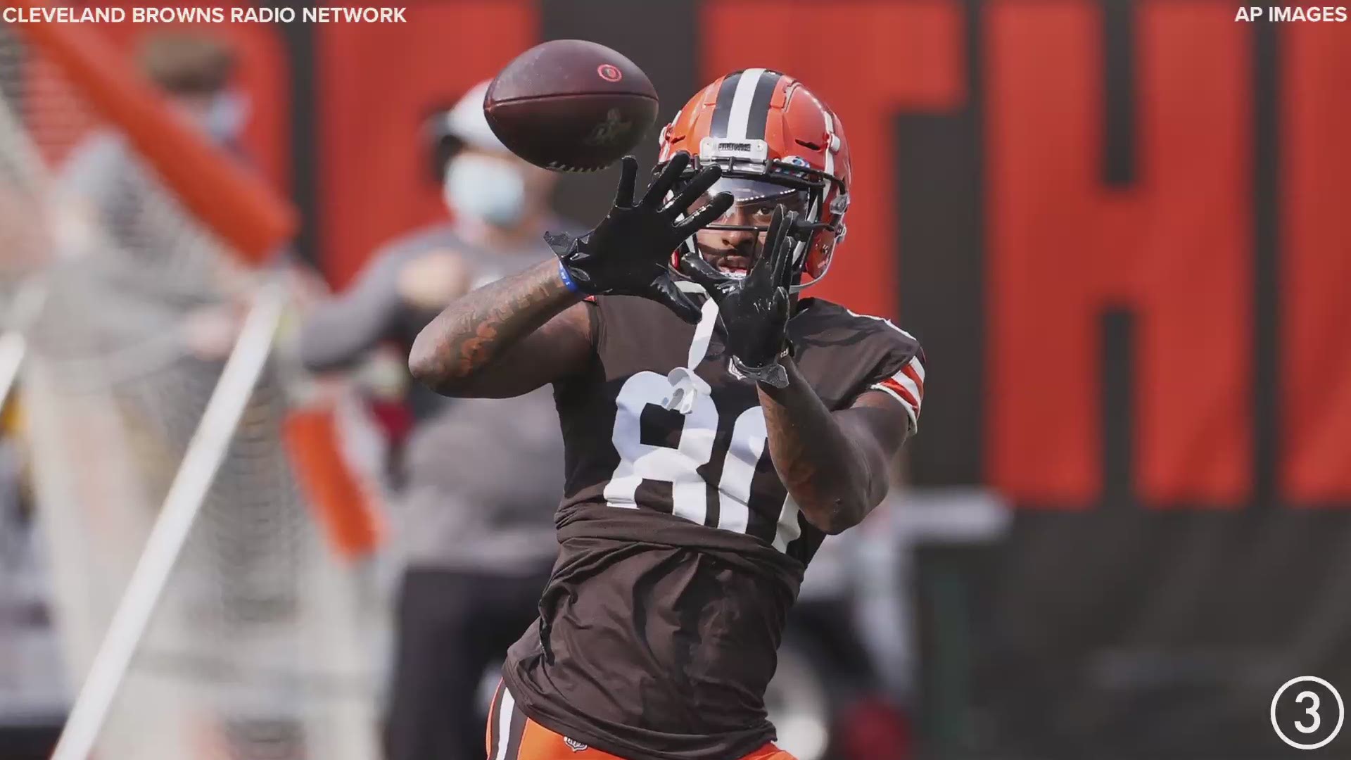 Look: Browns WR Jarvis Landry warms up