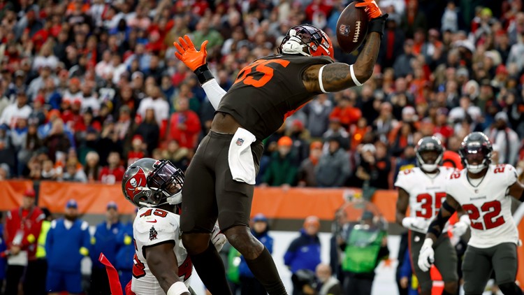 Cleveland Browns TE David Njoku to miss game in Houston due to knee injury